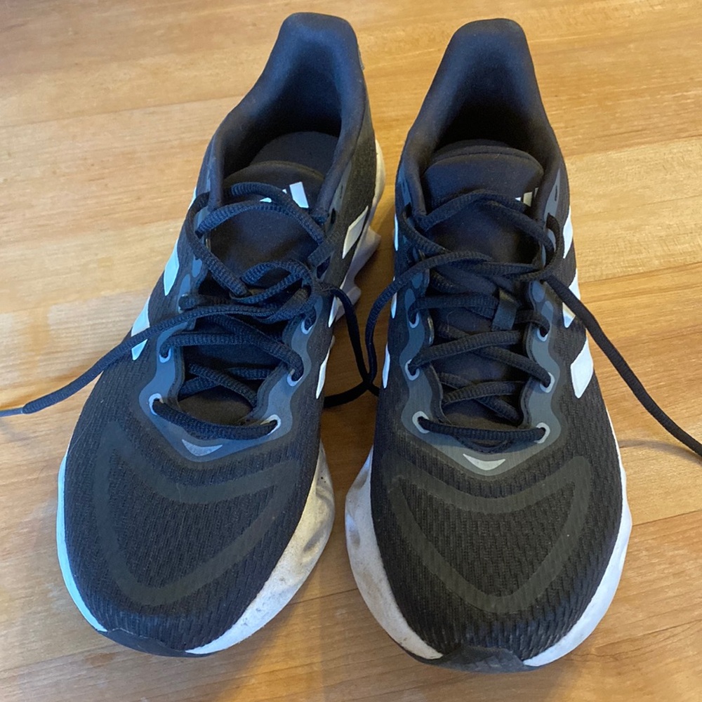 Excellent condition sneakers